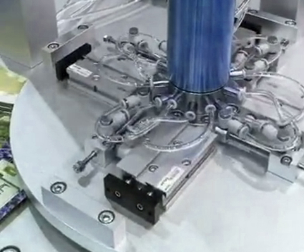 氣電滑環(huán)在自動化生產(chǎn)設(shè)備的應(yīng)用案例-03